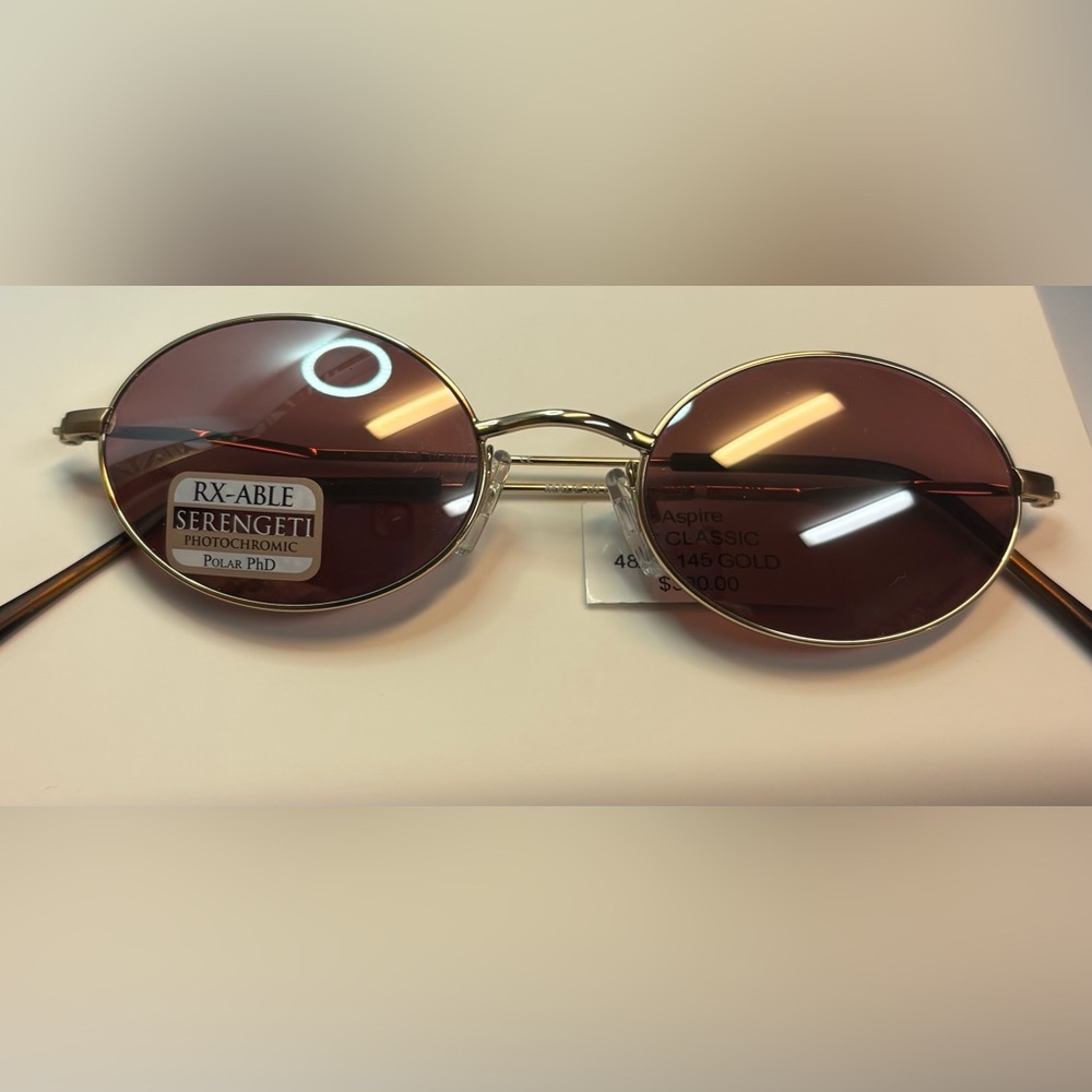 ,Classic oval sunglasses
